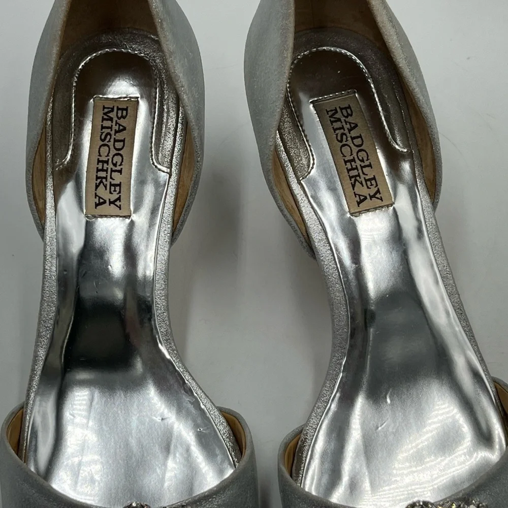 Badgley Mischka Petrina Women's Bridal Silver Metallic Crystal‎ Pumps Sz 8